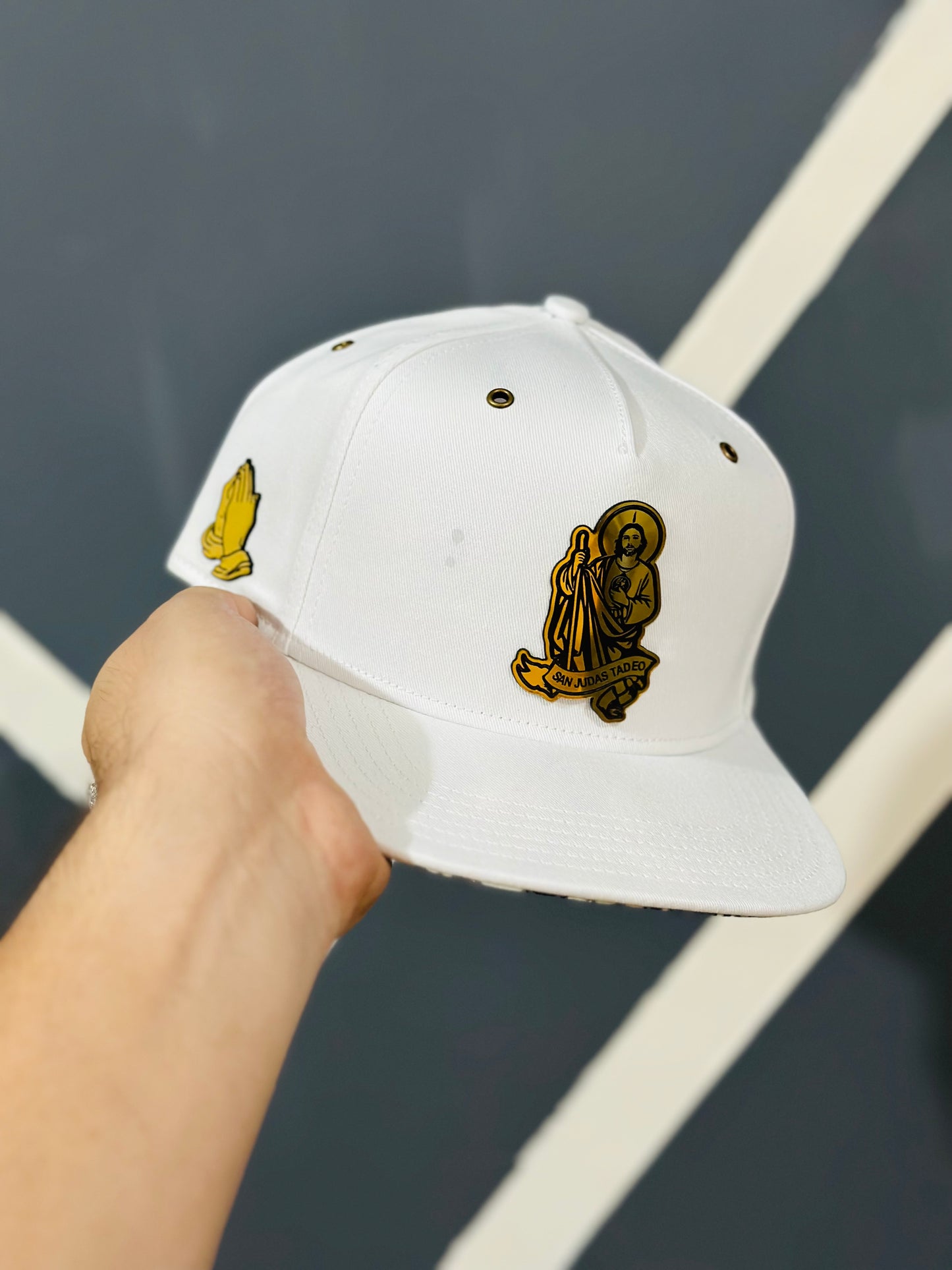Gorra San Judas Placa Gold